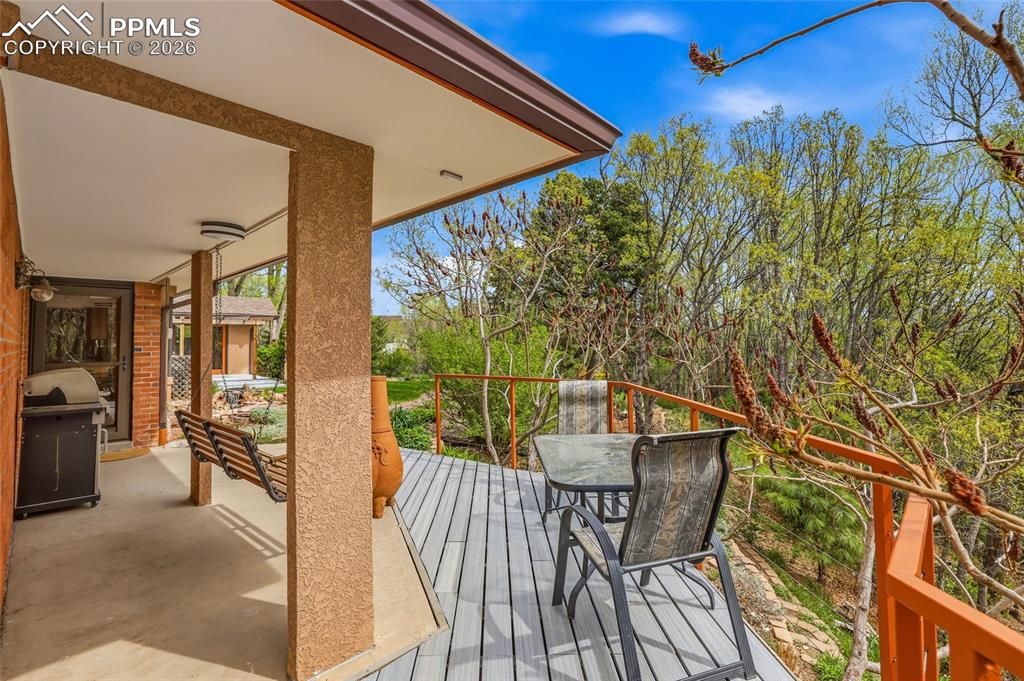 Image 38 of 50: Mature landscaping