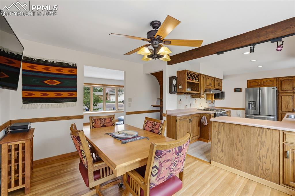 Image 7 of 50: Large bay window with mountain views