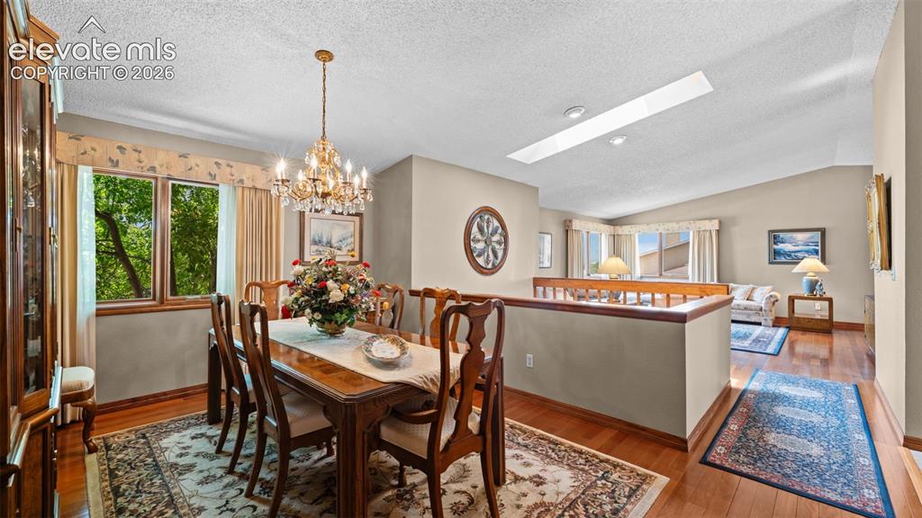 Image 10 of 40: Dining Area