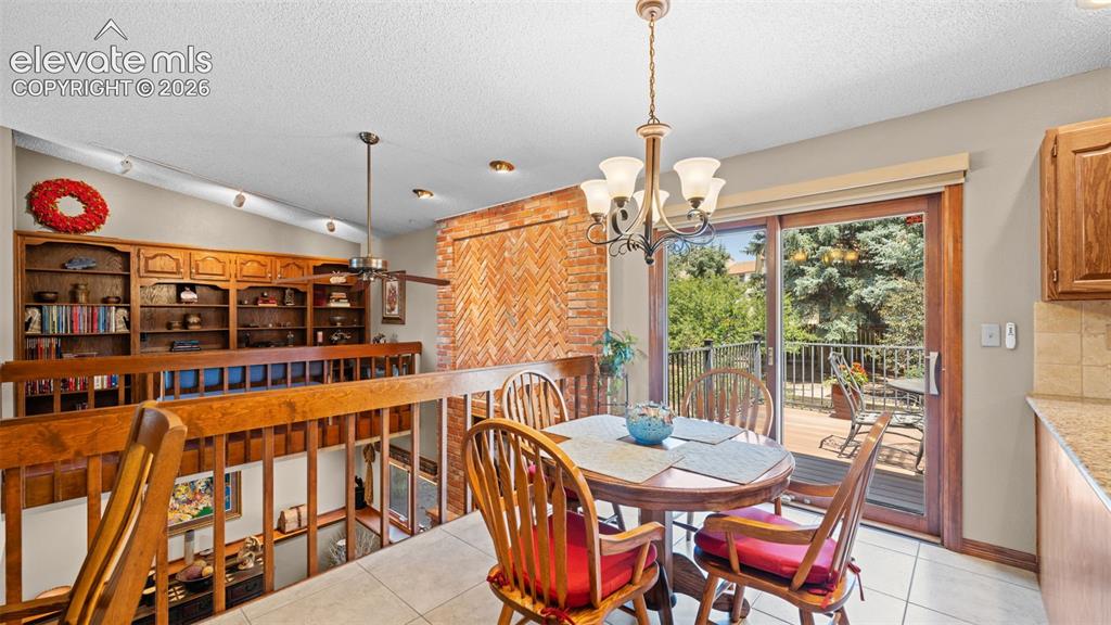 Image 11 of 40: Breakfast Area