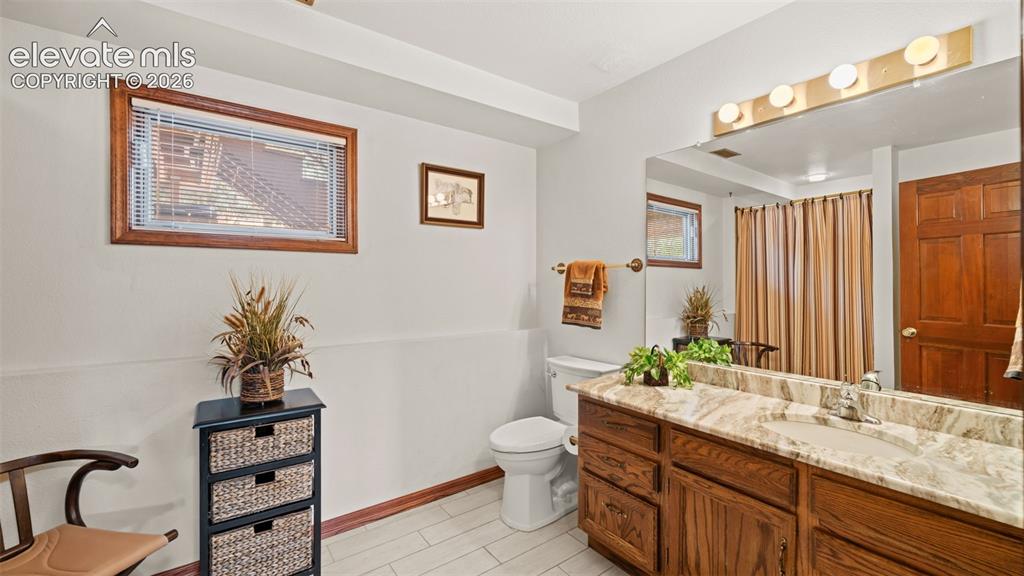 Image 25 of 40: Bathroom