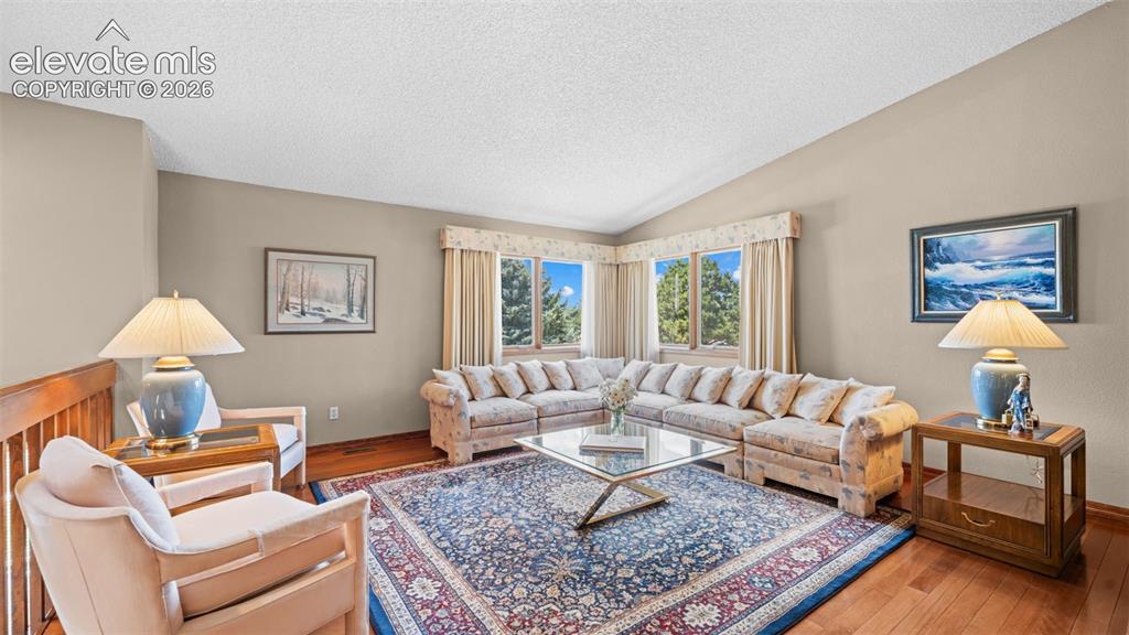 Image 5 of 40: Living Room
