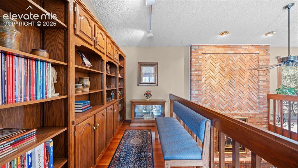 Image 7 of 40: Loft