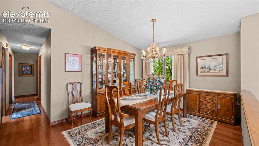 Image 9 of 40: Dining Area