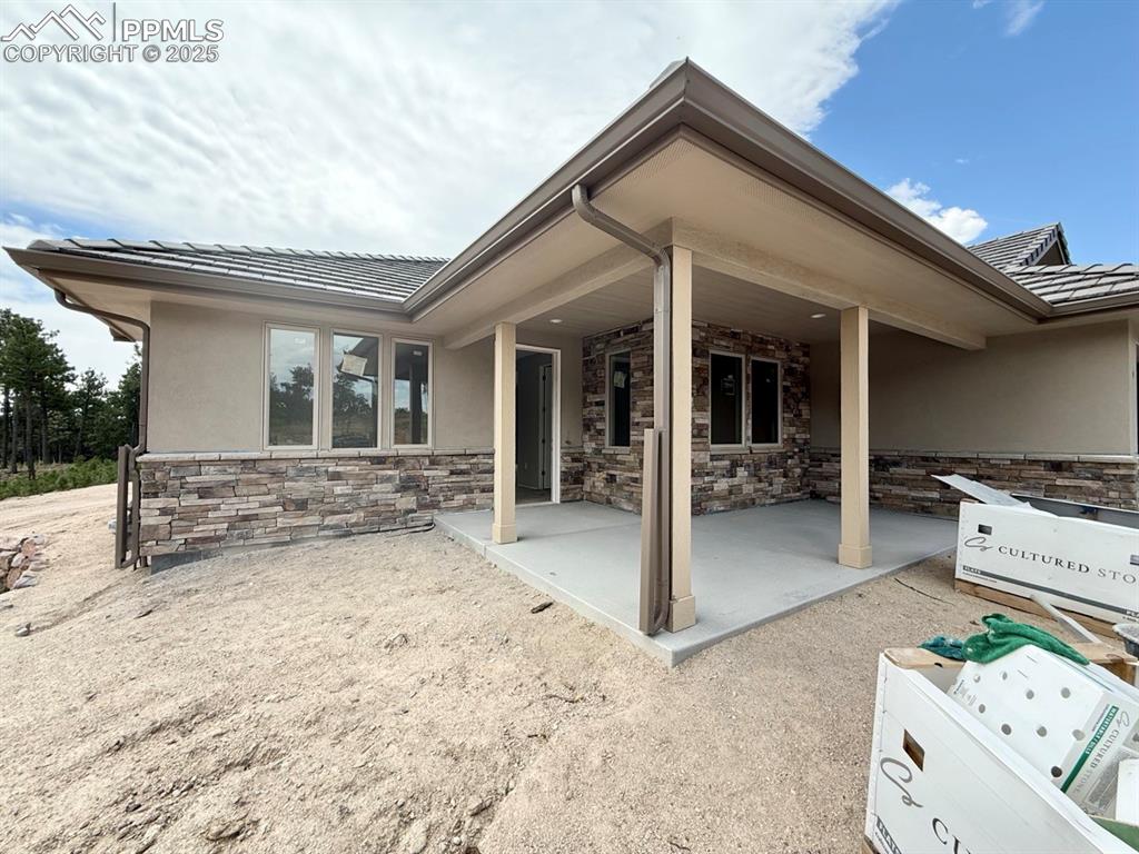 Image 20 of 23: Covered Patio