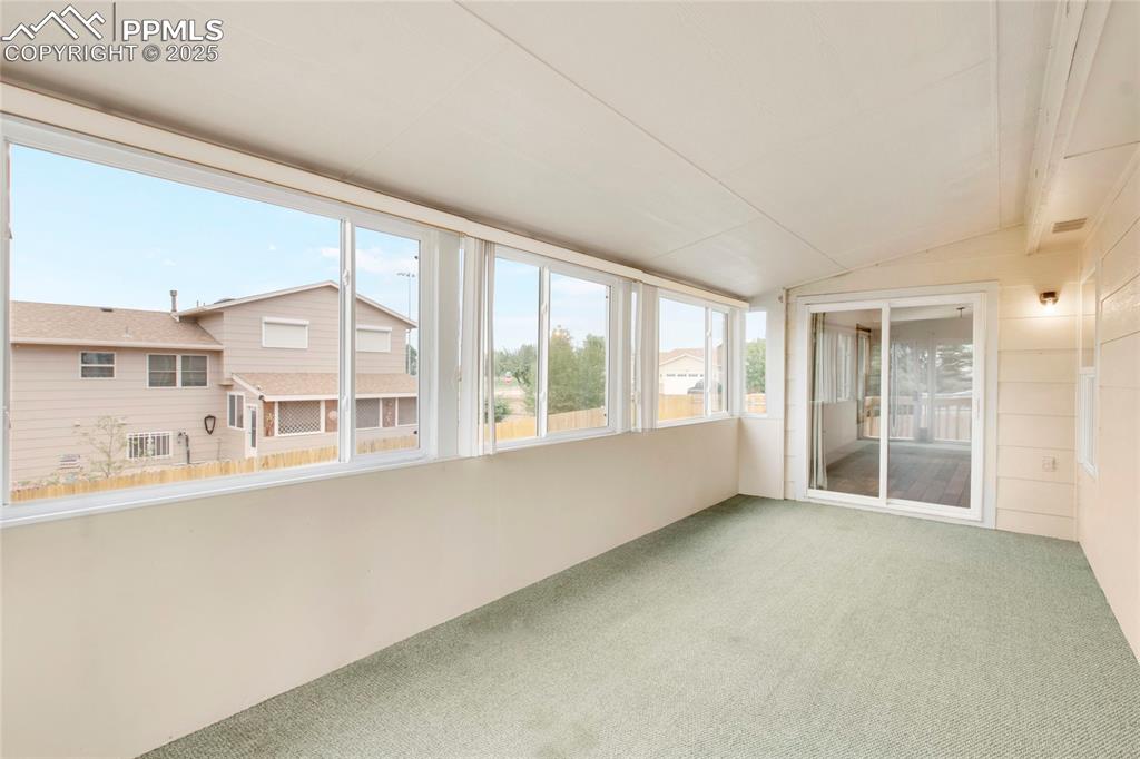 Image 24 of 27: Sun Room