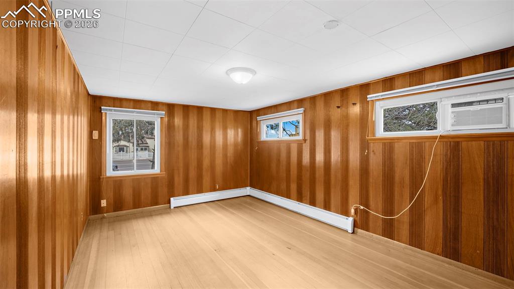 Image 23 of 48: Bedroom