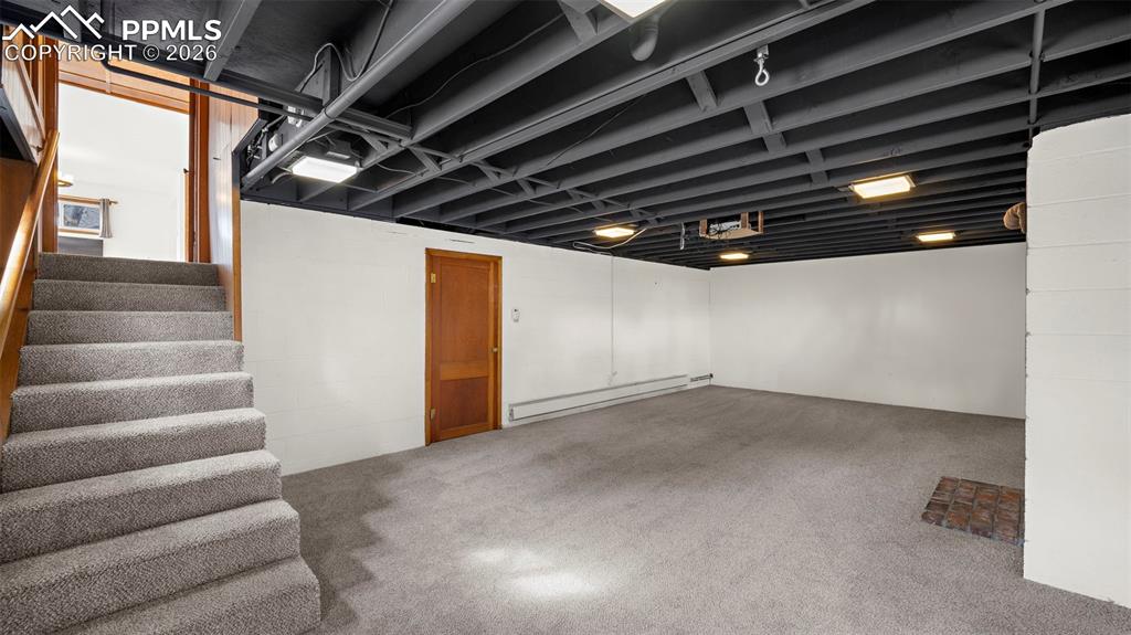 Image 26 of 48: Family Room