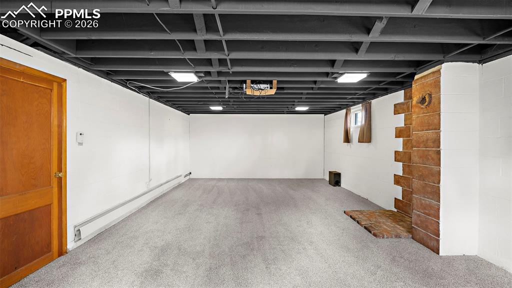 Image 27 of 48: Family Room