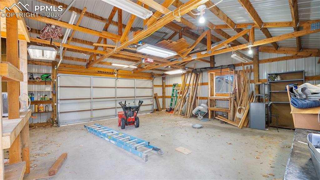 Image 38 of 48: Garage