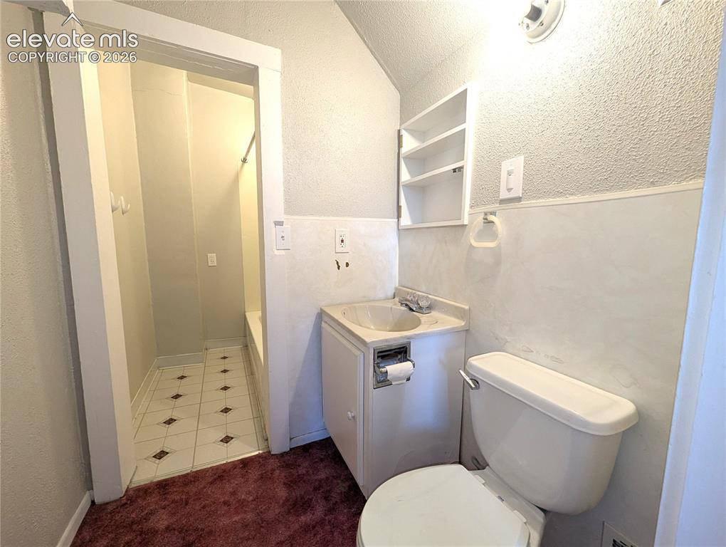 Image 14 of 21: Bathroom
