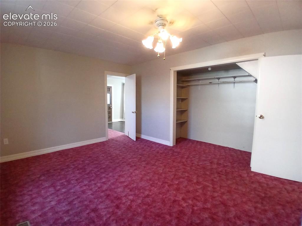 Image 7 of 21: Bedroom