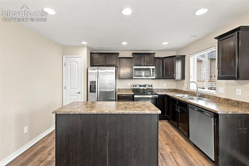 Image 16 of 50: Kitchen