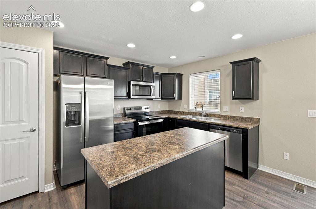 Image 17 of 50: Kitchen