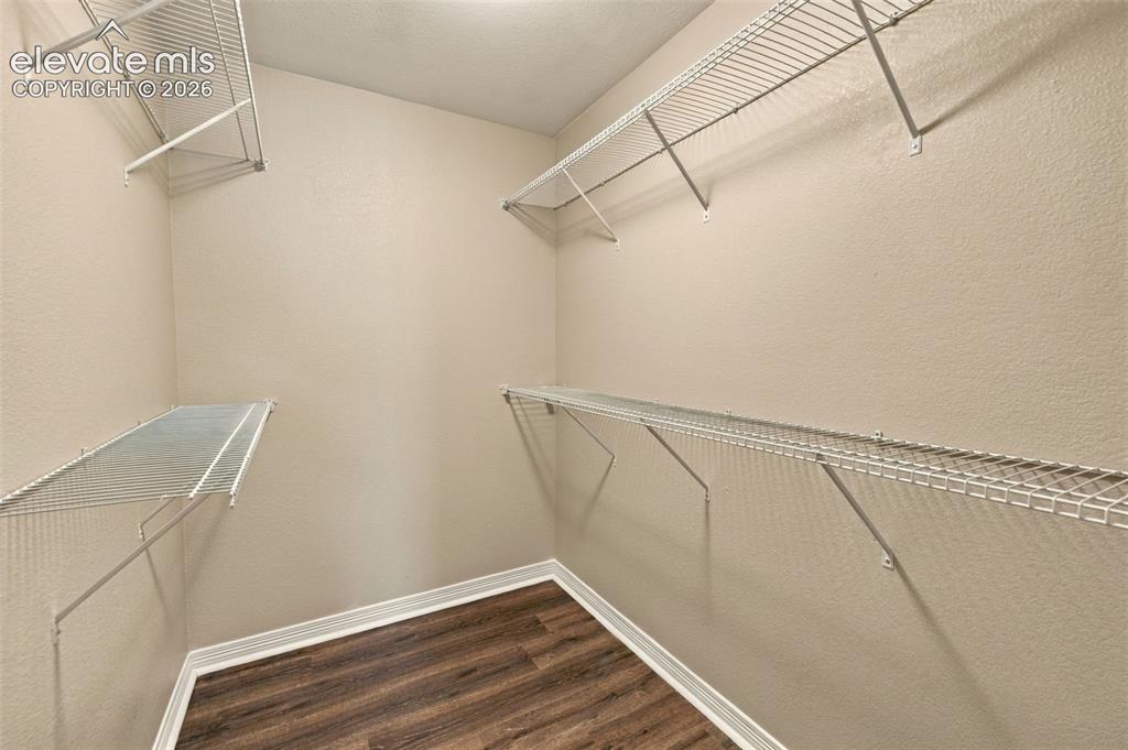 Image 34 of 50: Walk-In Closets