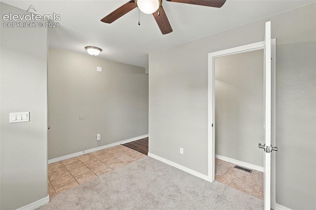 Image 4 of 50: Family Room