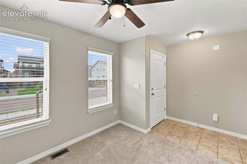 Image 5 of 50: Family Room