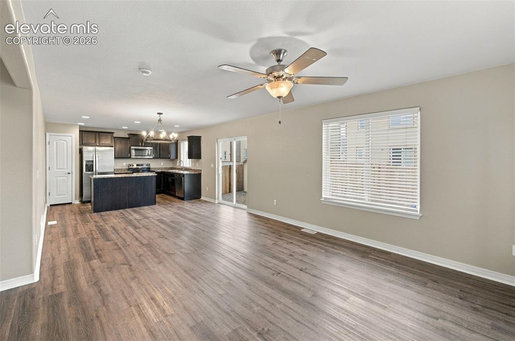Image 8 of 50: Living Room