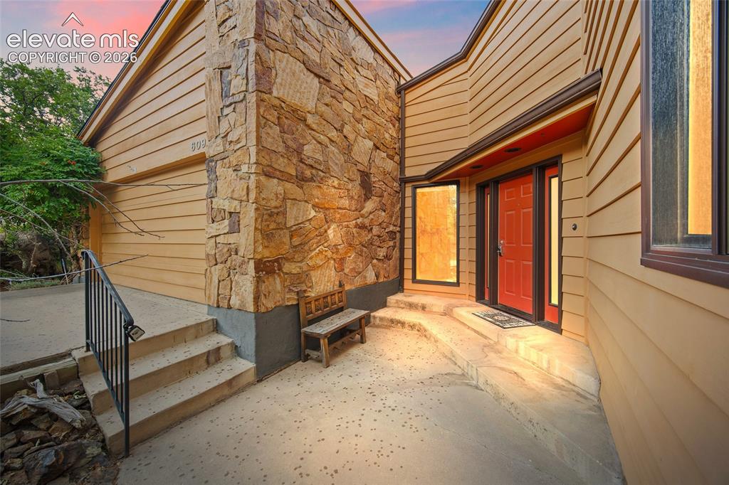 Image 10 of 49: Entry