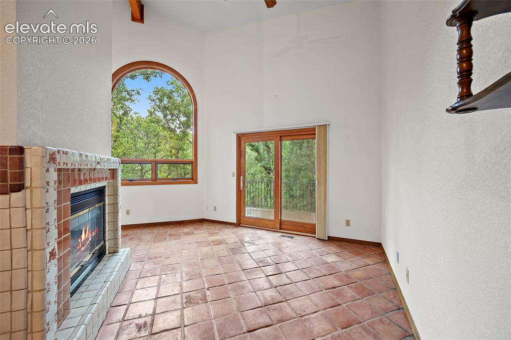 Image 12 of 49: Sitting Room