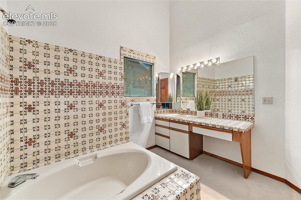 Image 30 of 49: Bathroom