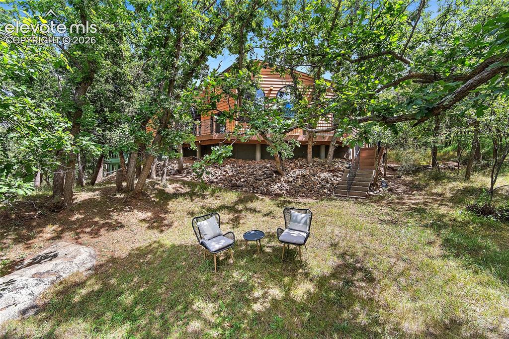 Image 9 of 49: Yard