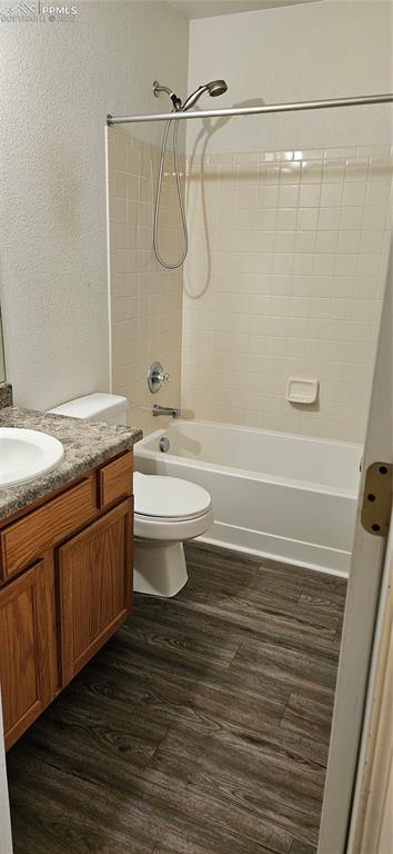 Image 13 of 19: Bathroom