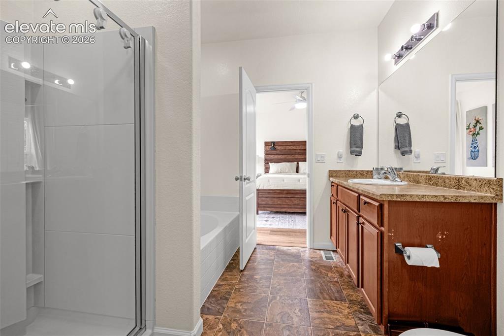 Image 15 of 35: Bathroom