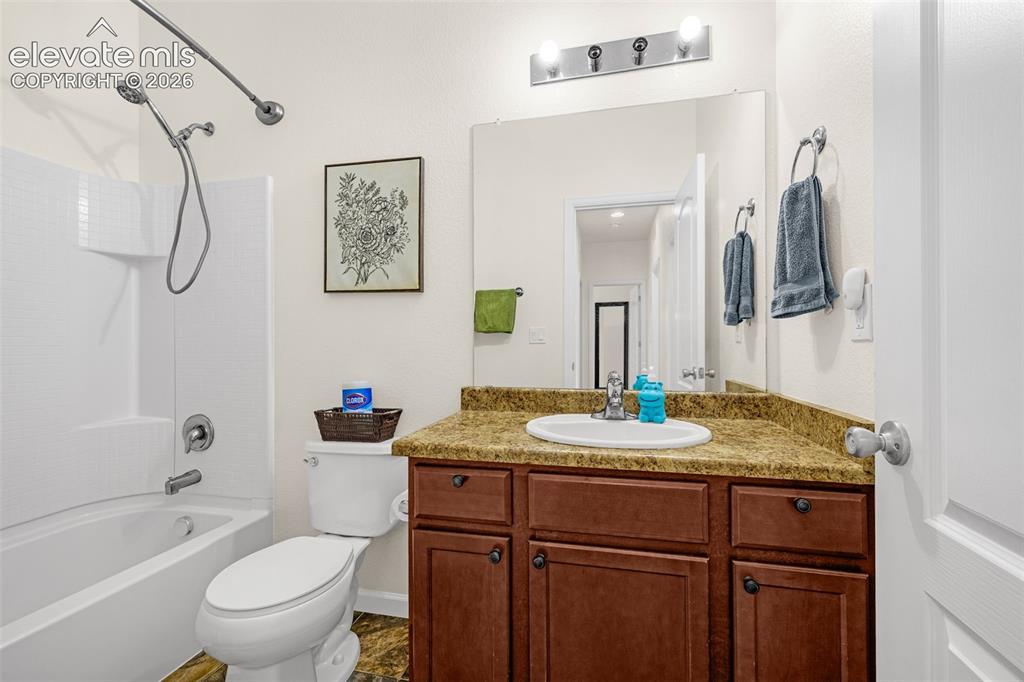 Image 19 of 35: Bathroom