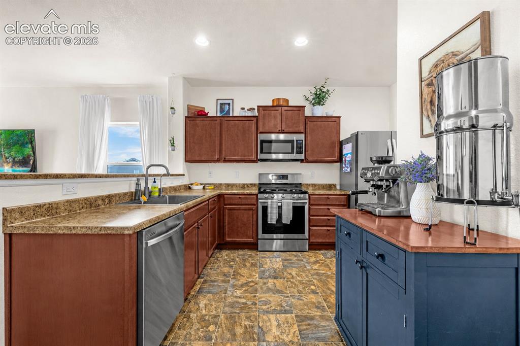 Image 5 of 35: Kitchen