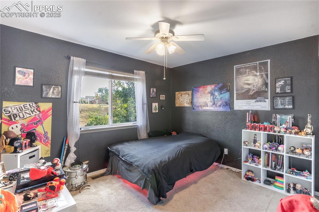 Image 20 of 33: Bedroom