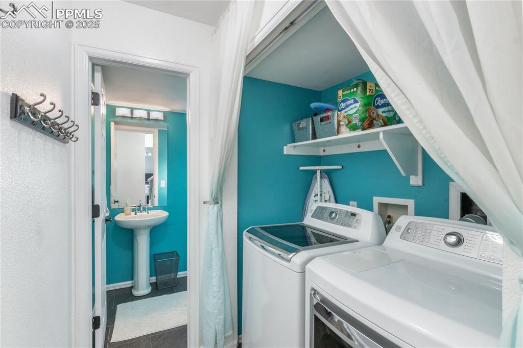 Image 23 of 33: Laundry