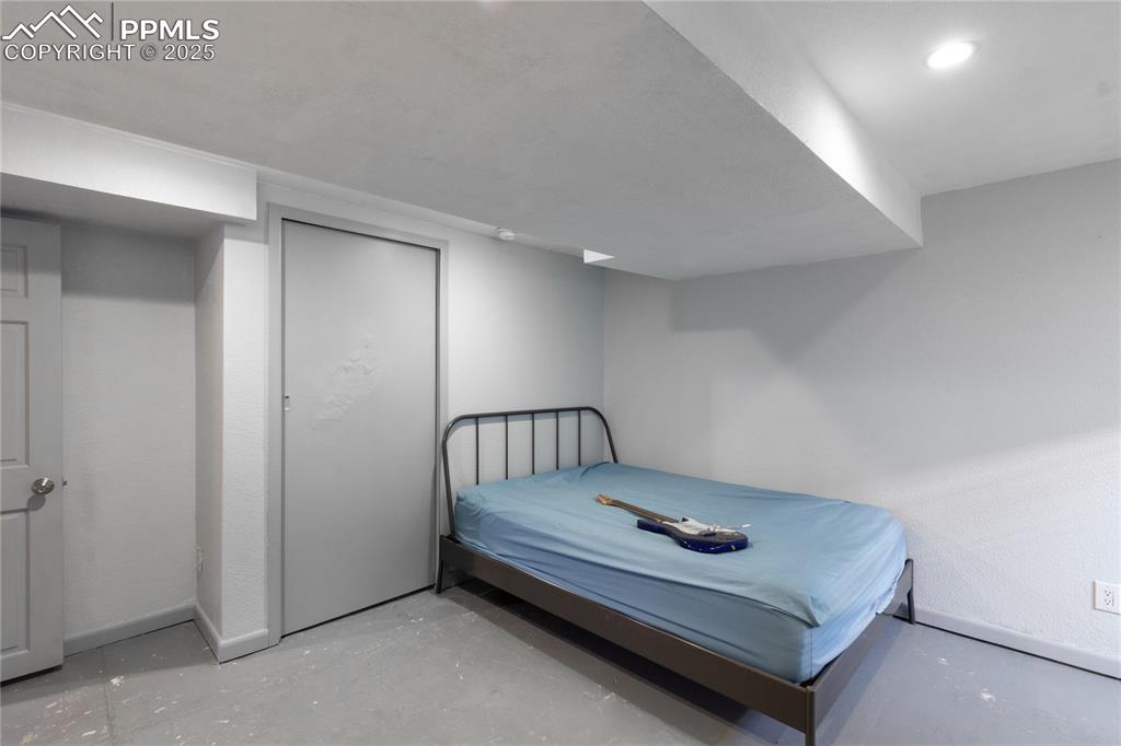 Image 24 of 33: Bedroom