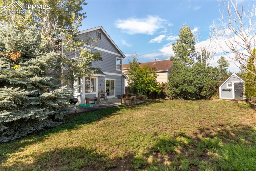 Image 31 of 33: Yard