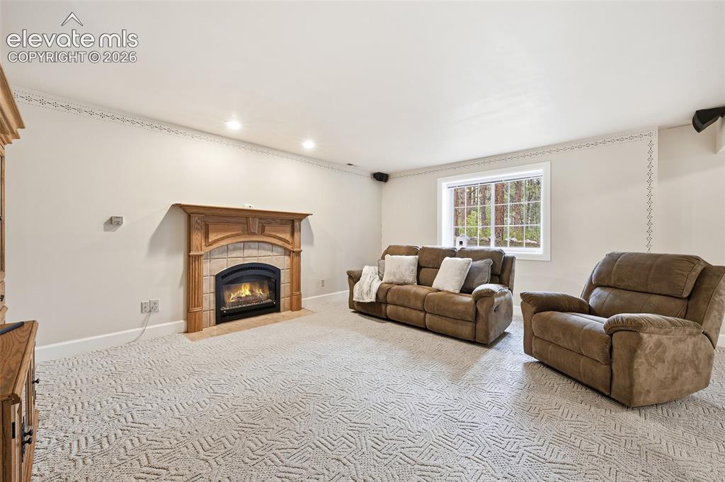 Image 32 of 50: Gas fireplace that heats the lower level!