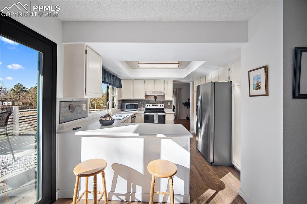 Image 14 of 49: Breakfast bar 