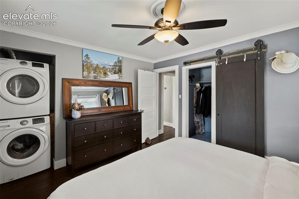 Image 12 of 49: Bedroom