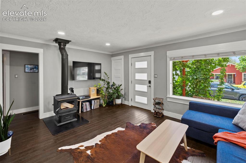 Image 4 of 49: Living Room