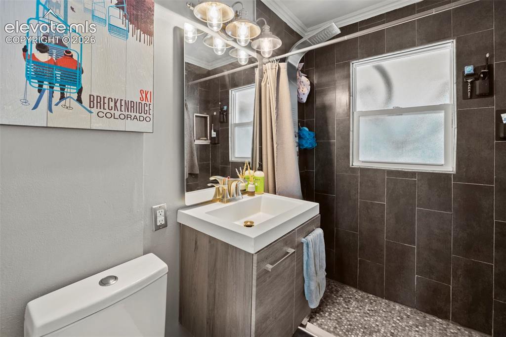 Image 46 of 49: Bathroom
