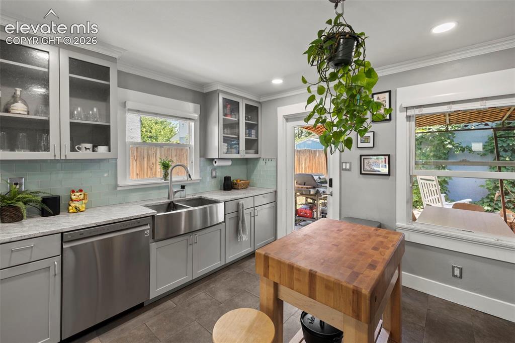 Image 6 of 49: Kitchen