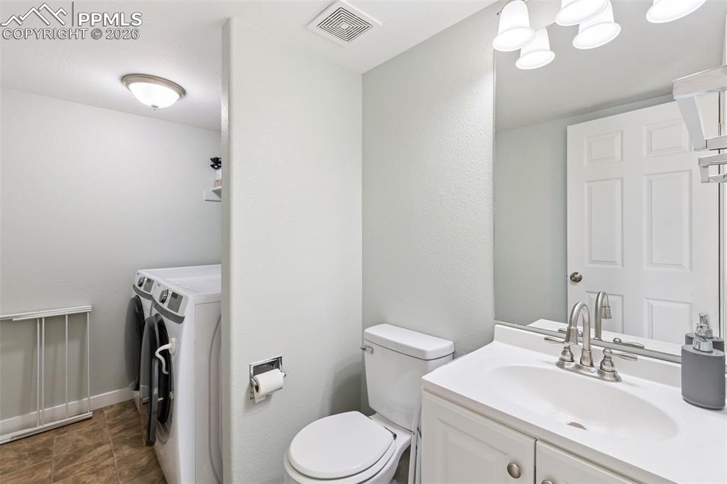 Image 12 of 31: Bathroom