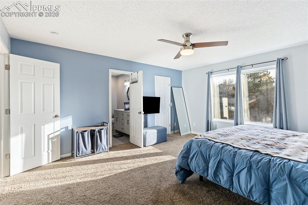 Image 14 of 31: Bedroom