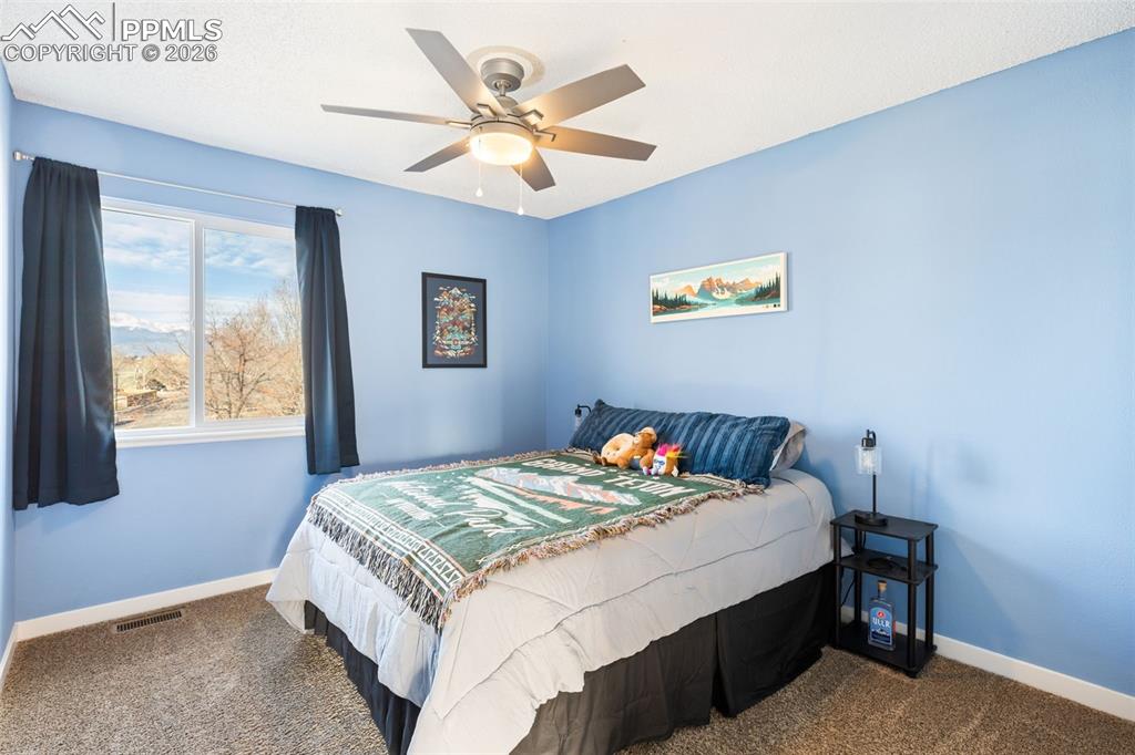 Image 17 of 31: Bedroom