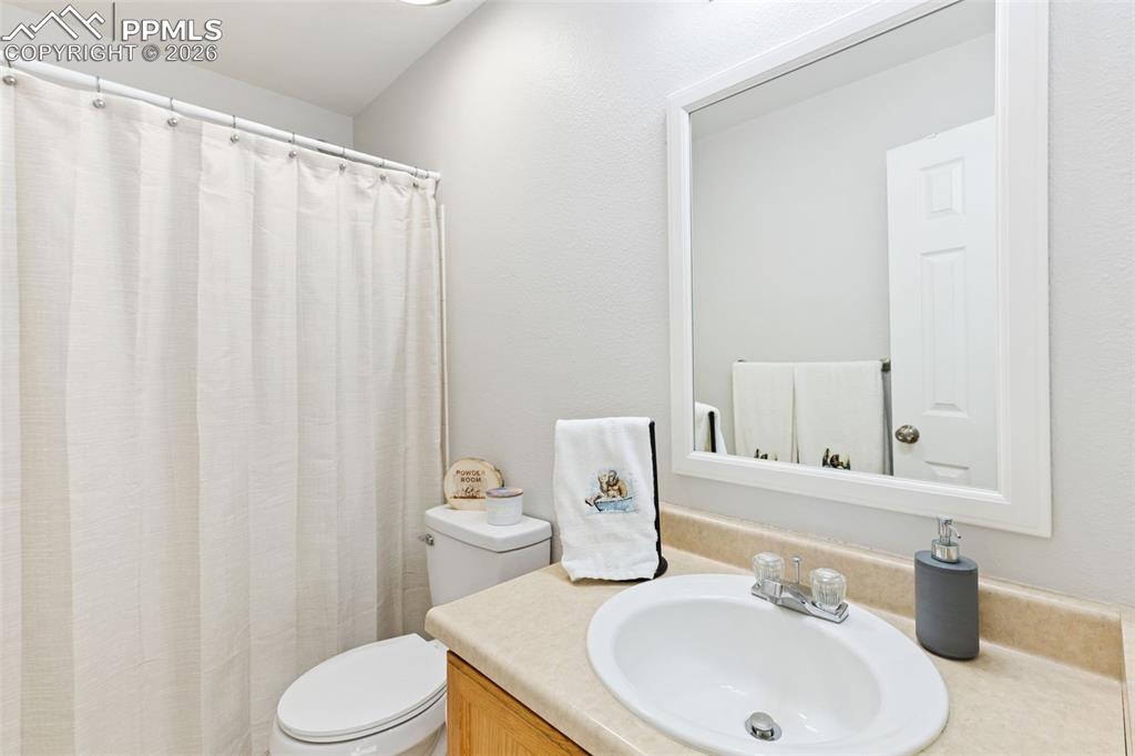 Image 18 of 31: Bathroom