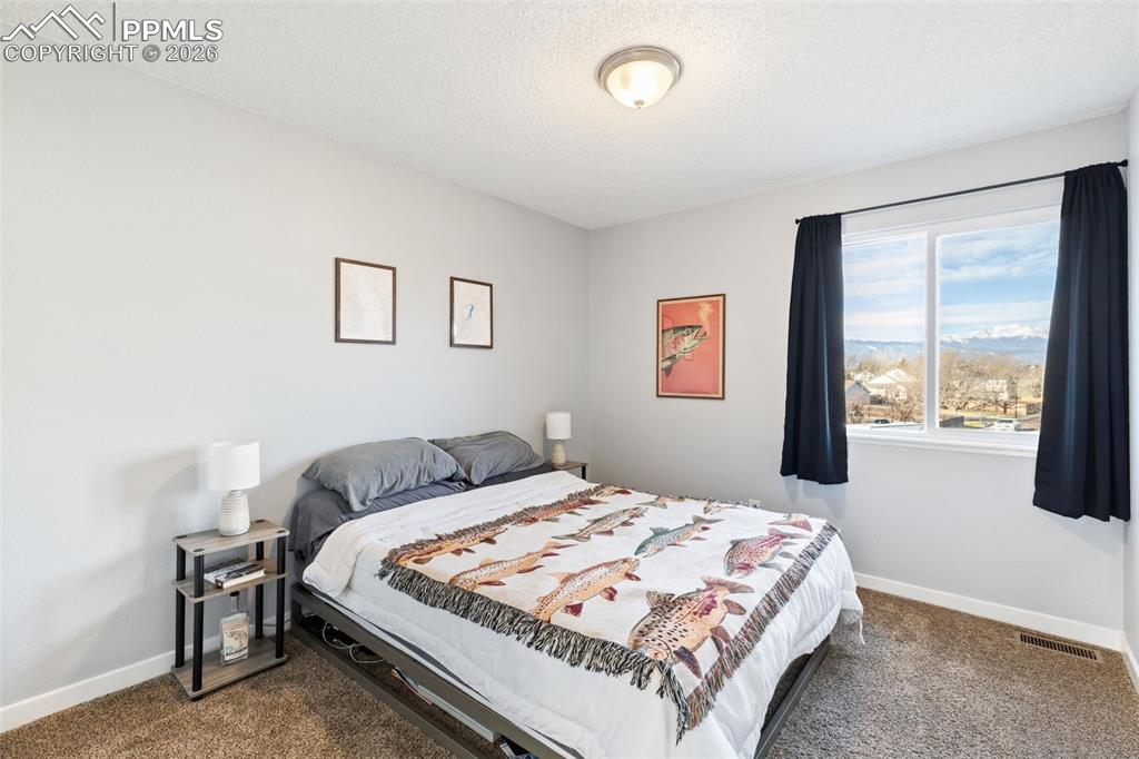 Image 19 of 31: Bedroom