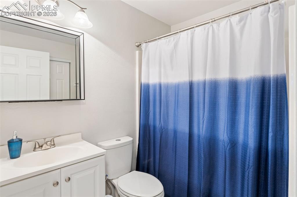 Image 20 of 31: Bathroom