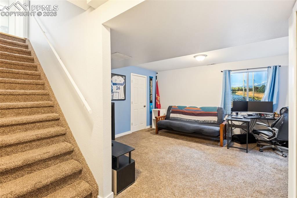 Image 21 of 31: Bedroom