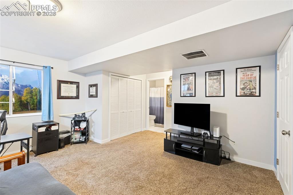 Image 22 of 31: Living Room