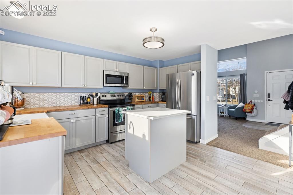 Image 6 of 31: Kitchen