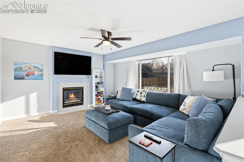 Image 9 of 31: Living Room